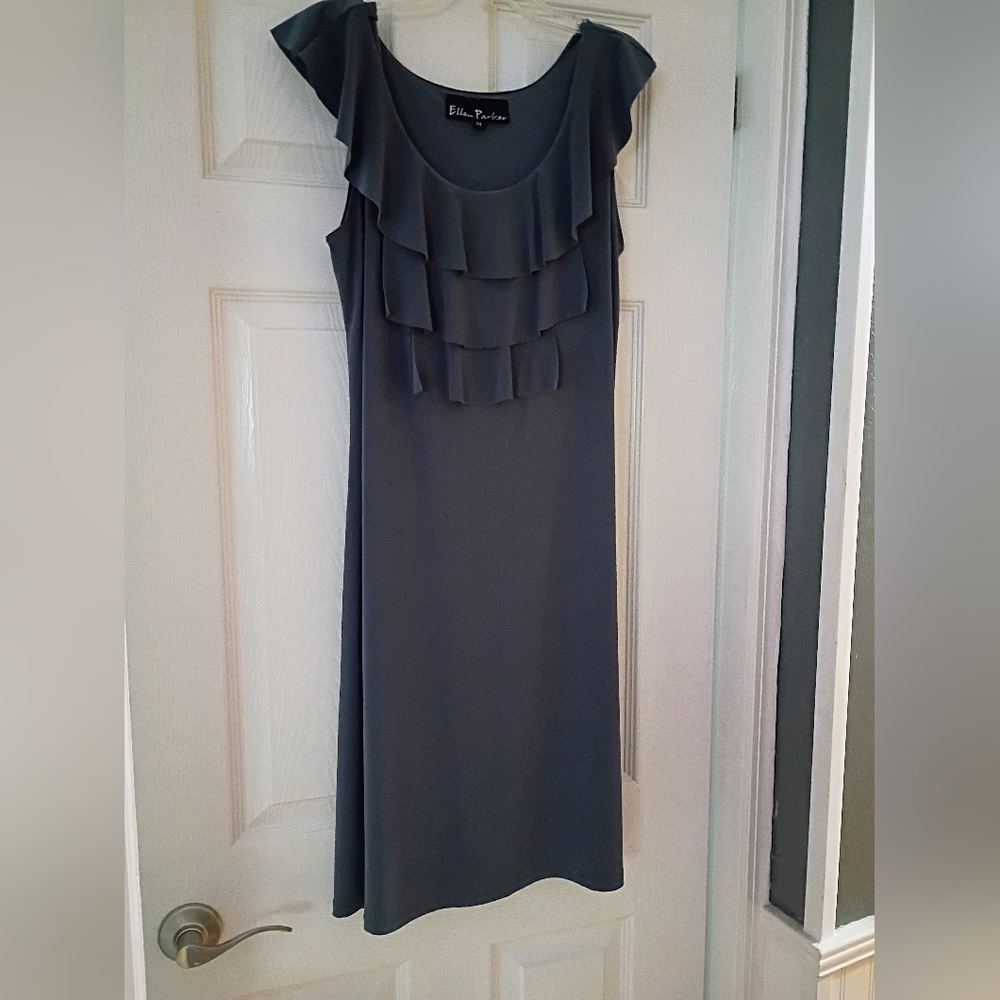 Chic Sleeveless Layered Midi Dress in Gray